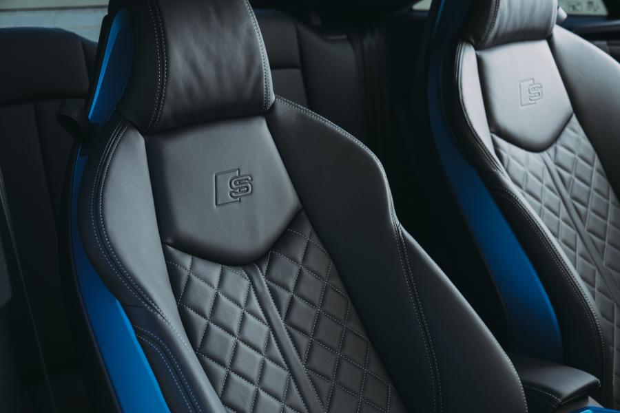Интерьер Audi TTS Coupe (8S) 2019 года  (AU) (фото 3 из 40)